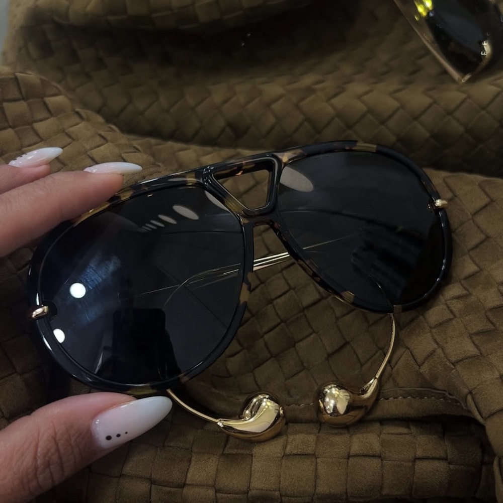 Bottega Veneta Tortoiseshell and Gold Oversized Aviator Sunglasses - Picture 2 of 5